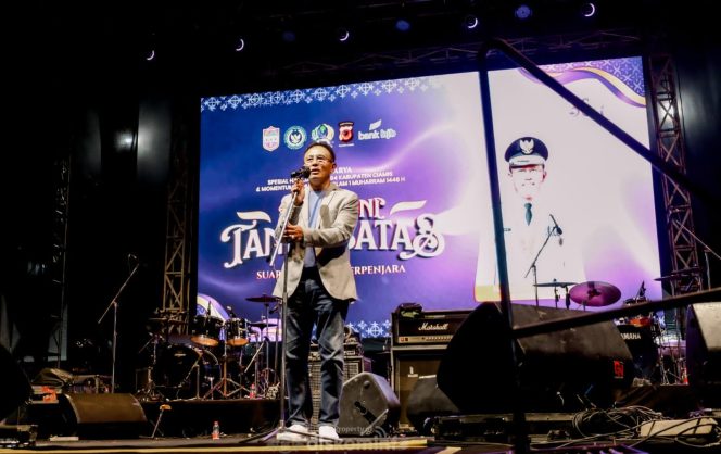 
					Hadiri Perayaan Malam Harmoni Tanpa Batas, Bupati Herdiat Ingatkan Pentingnya Kerukunan Dan Persatuan Dalam Kemajuan Pembangunan