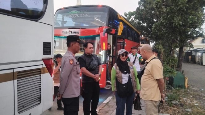 
					Dukung Kelancaran Penyampaian Aspirasi, Polsek Pamulang Kawal Massa APPSI ke Jakarta