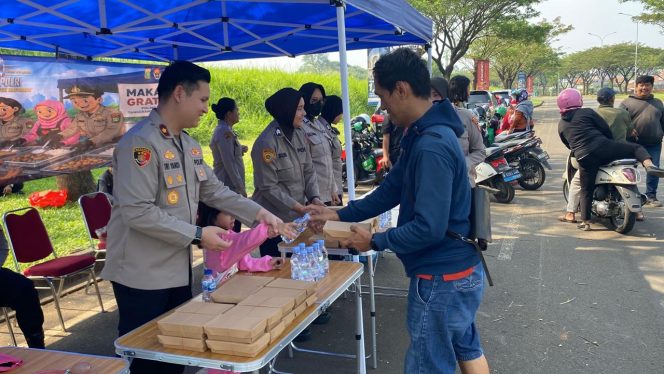 
					Polres Tangsel Bagikan Makan Gratis dan Layanan Kesehatan untuk Masyarakat