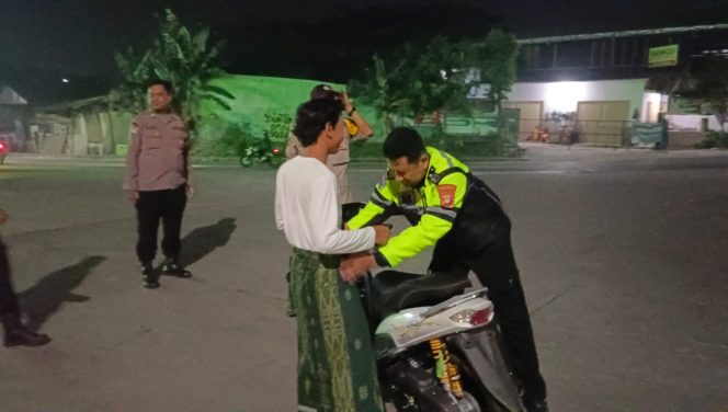 
					Polsek Cisauk Melaksanakan Patroli Cipta Kondisi di Titik Rawan, Ciptakan Situasi Aman dan Kondusif pada Jam Rawan