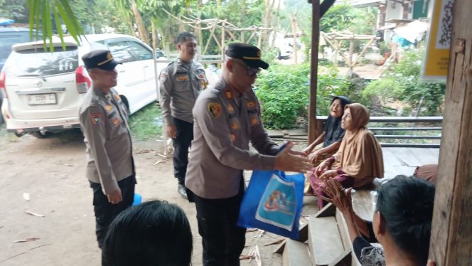 
					Kapolsek Legok Gelar Jaga Jakarta On The Spot, Serap Aspirasi dan Salurkan Bantuan kepada Warga Desa Caringin