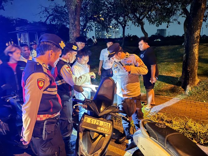 
					Patroli Cipta Kondisi Dini Hari, Polsek Kelapa Dua Perketat Pengawasan Demi Jaga Kamtibmas