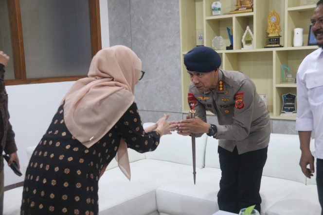 
					Perkuat Sinergi, Satbrimob Polda Jabar Jalin Silaturahmi dengan ITB Jatinangor