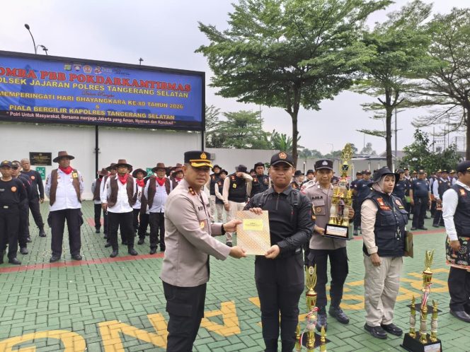 
					Pokdarkamtibmas Ciputat Timur Juara PBB Hari Bhayangkara ke-80, Rebut Piala Bergilir Kapolres Tangsel