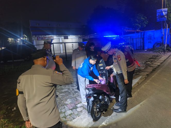 
					Patroli Blue Light dan Operasi Cipta Kondisi Polsek Serpong Perkuat Keamanan Malam, Cegah Kejahatan Jalanan
