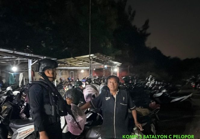 
					Patroli Malam Satbrimob Polda Jabar Perkuat Harkamtibmas di Karawang