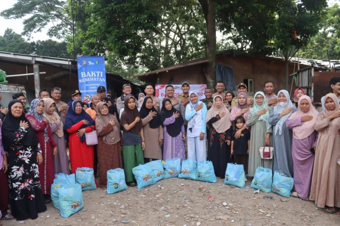 
					Hari Bhayangkara ke-80, Kapolres Tangsel Gelar Bakti Kesehatan dan Pembagian Sembako untuk Warga Pisangan