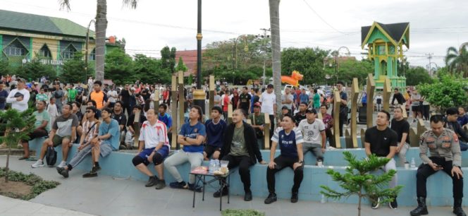 
					Polres Ketapang Gelar Nobar Piala Dunia di Bundaran Taman Kedondong Bersama Masyarakat
