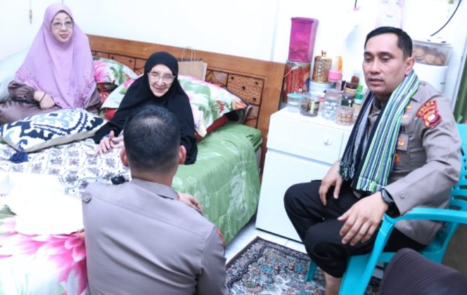 
					Sambut Hari Bhayangkara ke-80, Waka Polda Kalbar Gelar Anjangsana Kepada Tokoh Masyarakat