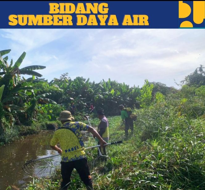 
					Dinas PUPR Kotawaringin Barat Lakukan Pembersihan Induk Pengendali Banjir di Jalan Kawitan 1