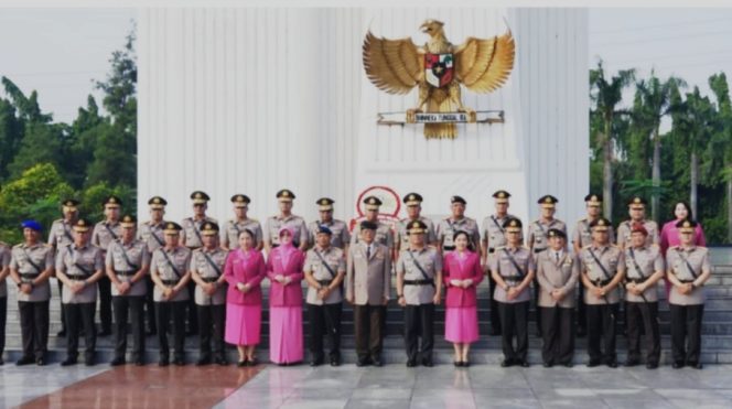 
					Menghormati Jasa, Melanjutkan Pengabdian: Wakapolri Pimpin Ziarah Nasional Menjelang Hari Bhayangkara ke-80