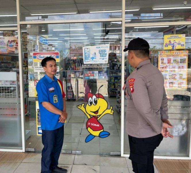 
					Cegah Curi & Ambil, Tipu, Polsek Sungai Tebelian Sambangi Indomaret dan Ingatkan SOP Keamanan
