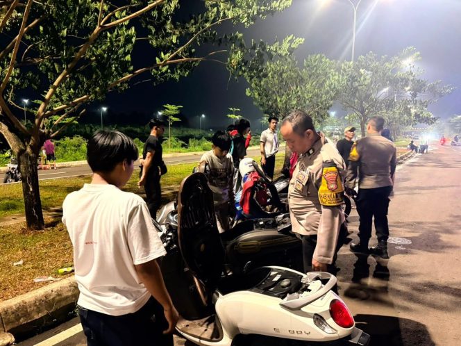
					Patroli Polsek Pagedangan Persempit Ruang Gerak Pelaku Kejahatan Jalanan