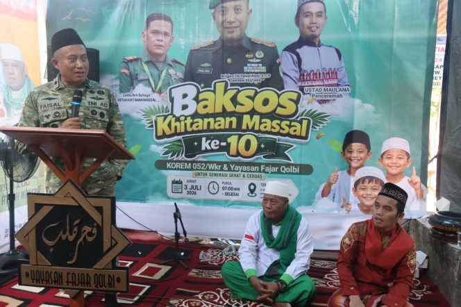 
					TNI Hadir untuk Rakyat, Danrem 052/Wkr Pimpin Khitanan Massal dan Baksos di Pondok Aren