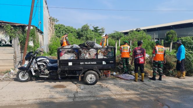
					Satgas Sampah Kodim Tigaraksa Bersihkan Jalur Tanjung Pasir, Warga Diajak Bangun Budaya Peduli Lingkungan