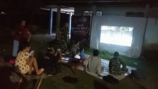 
					Nobar Gembira Piala Dunia 2026, Koramil 14/Panongan Bersama Masyarakat 