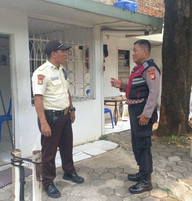 
					Sambang dan Cooling System Polsek Pamulang Perkuat Kemitraan dengan Warga, Antisipasi Gangguan Kamtibmas dan Kejahatan 3C