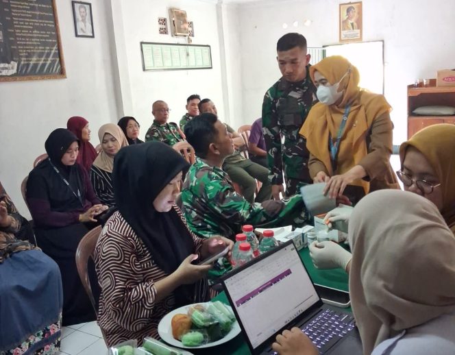 
					Danramil 12/Rajeg: Kemanunggalan TNI Lewat Baksos Kesehatan