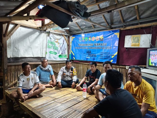 
					Bhabinkamtibmas Lengkong Karya Intensifkan Program Jaga Jakarta+ On The Spot Melalui Poskamling Terpadu