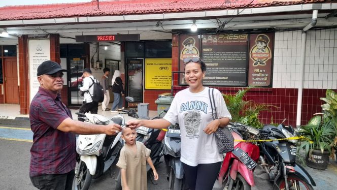 
					Operasi Berantas Jaya 2026: Polsek Ciputat Timur Kembalikan Sepeda Motor Hasil Pengungkapan Kasus kepada Korban