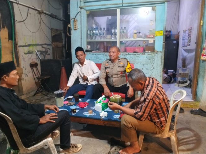 
					Jaga Jakarta On The Spot, Bhabinkamtibmas Kelapa Dua Perkuat Cooling System di Tengah Masyarakat