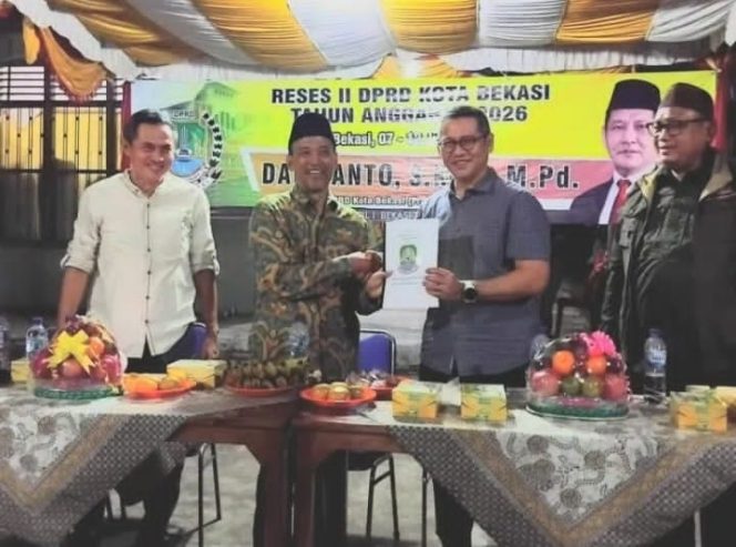 
					Ketua Bapemperda DPRD Kota Bekasi Dariyanto Serap Aspirasi Warga Aren Jaya Terkait Sertifikasi Halal (UMKM)