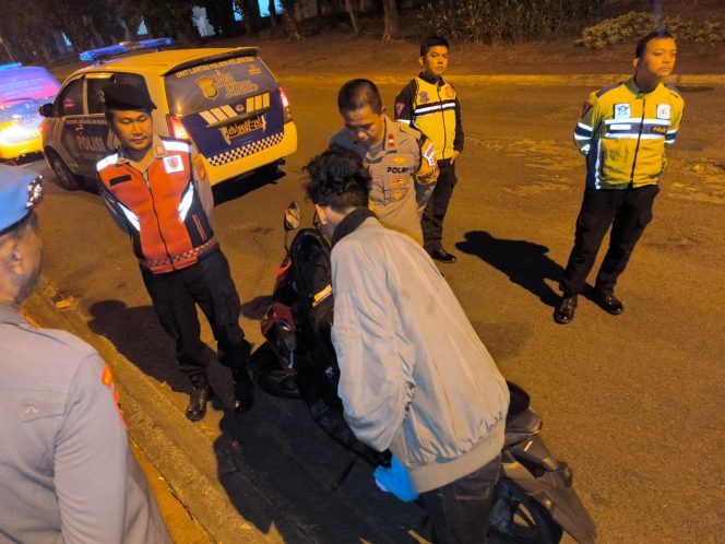 
					Patroli Razia Stasioner Polsek Kelapa Dua Sasar Titik Rawan, Cegah Kejahatan Malam