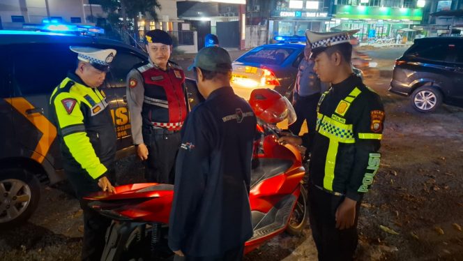 
					Razia Stasioner Polsek Kelapa Dua Perkuat Keamanan Malam Hari, Warga Merasa Lebih Aman dan Nyaman
