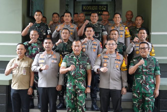 
					Perkokoh Sinergitas TNI–Polri dan Pemda, Danrem 052/Wijayakrama Tegaskan Komitmen Jaga Kondusivitas Wilayah