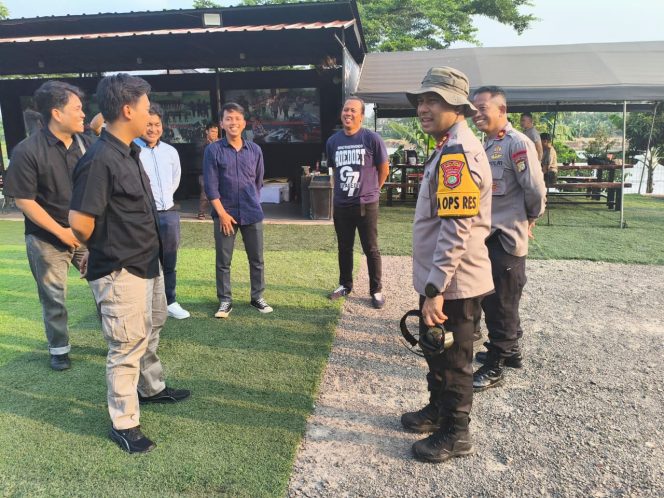 
					.Kapolres Tangsel Perkuat Sinergi dengan OKP Cipayung Plus Lewat Olahraga Menembak