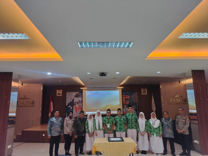 
					Polres Tangsel dan Polsek Serpong Gelar Program CETAR di SMA Al Azhar BSD, Edukasi Pelajar Cegah Kenakalan Remaja