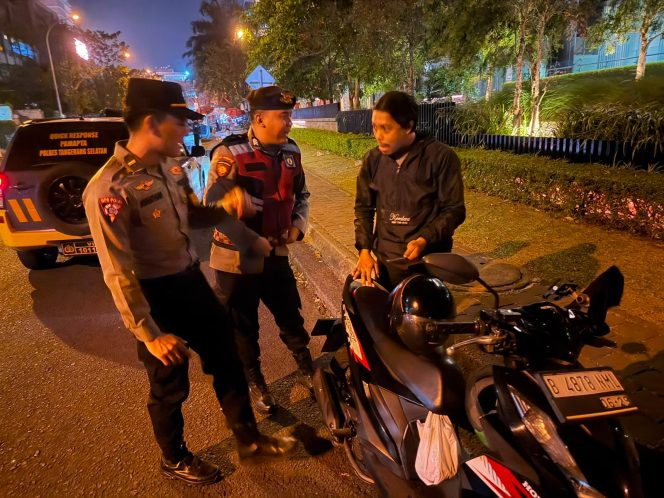 
					Patroli Cipta Kondisi Polres Tangerang Selatan Perkuat Keamanan Malam Hari, Warga Beraktivitas dengan Tenang