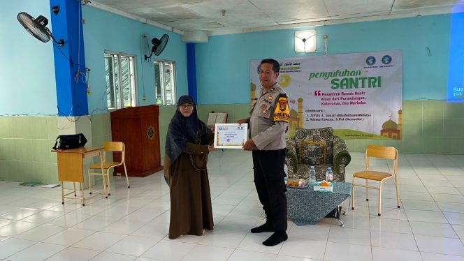 
					Wujudkan Pesantren Ramah Anak, Polsek Pamulang Edukasi Santri Cegah Bullying, Kekerasan, dan Narkoba