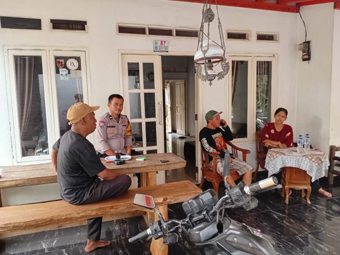 
					Bhabinkamtibmas Ciater Hadir di Tengah Warga, Wujudkan Lingkungan Aman