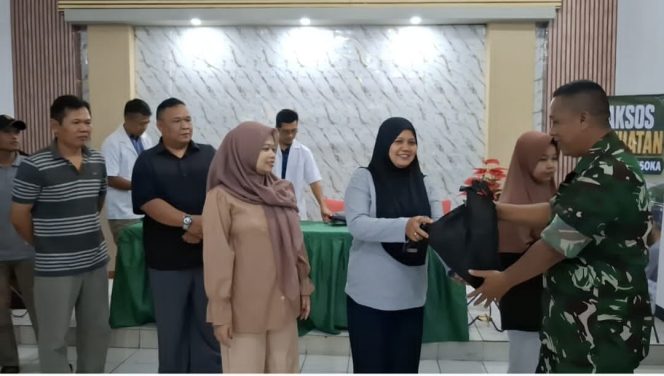 
					Koramil 13/Cisoka Gelar Baksos Kesehatan dan Bagi Sembako Gratis