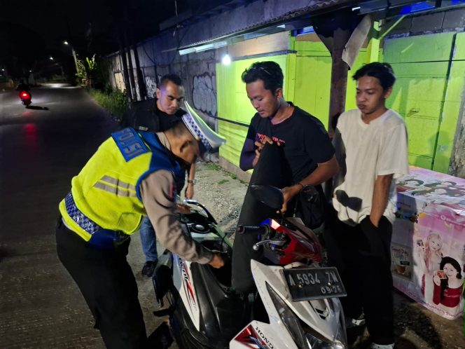 
					Berantas Kejahatan Malam, Polsek Curug Gelar Patroli Razia Stasioner