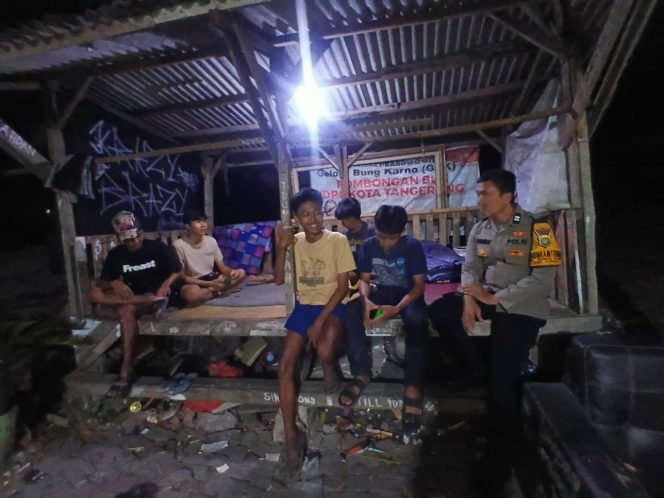 
					Bhabinkamtibmas Polsek Curug Perkuat Kamtibmas Melalui Sambang Pos Kamling Program Jaga Jakarta+