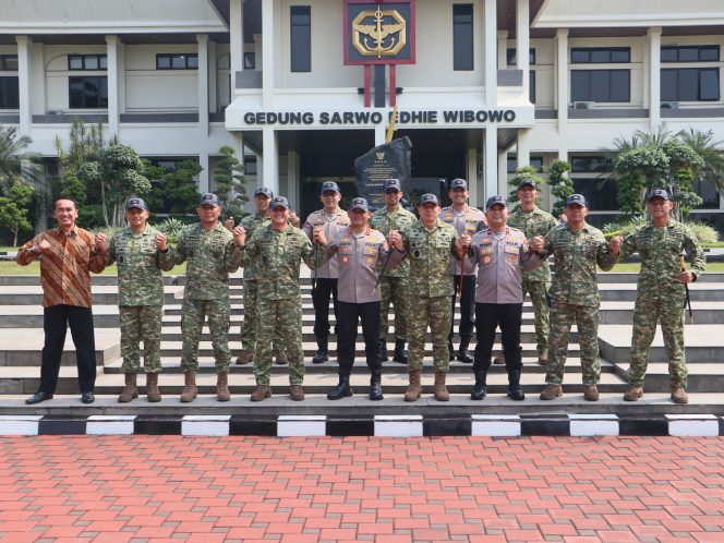 
					Kapolda Metro Jaya dan Pangdam Jaya Sambangi Mako Kopassus Cijantung, Pererat Sinergi Bersama Pangkopassus