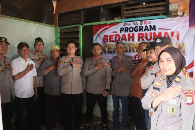 
					Dukung Program Kapolda Metro Jaya, Polres Tangsel Bedah Rumah Warga Kurang Mampu Jelang HUT Ke-81 RI