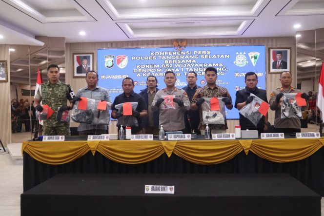 
					Polres Tangsel Ungkap Kasus Pembunuhan Personel TNI, Tujuh Tersangka Diamankan