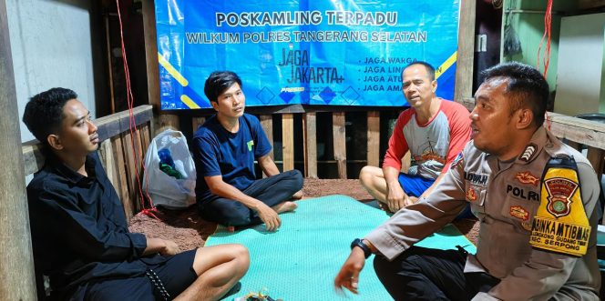 
					Gencarkan Program Jaga Jakarta+ On The Spot, Bhabinkamtibmas Cek Poskamling dan Ajak Warga Aktif Jaga Lingkungan