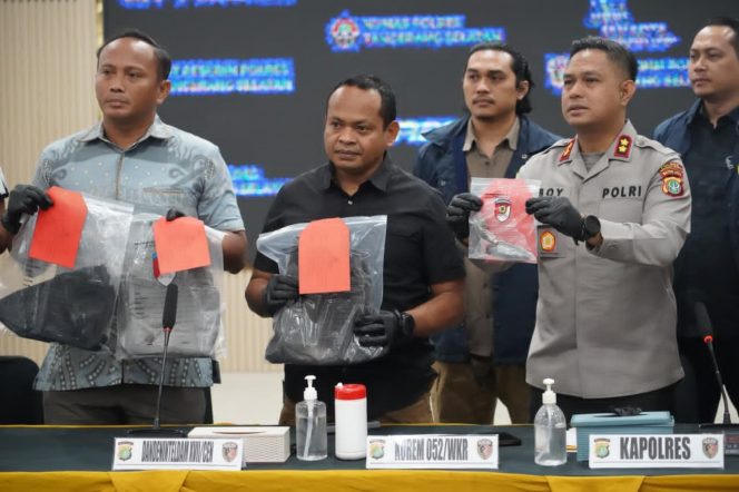 
					TNI–Polri berhasil ungkap kasus pembunuhan prajurit TNI AD, tujuh tersangka diamankan