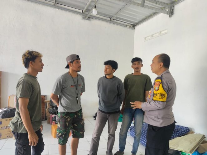 
					Bhabinkamtibmas Pondok Cabe Udik Perkuat Cooling System Melalui Sambang Warga untuk Cegah Guantibmas dan Kejahatan 3C