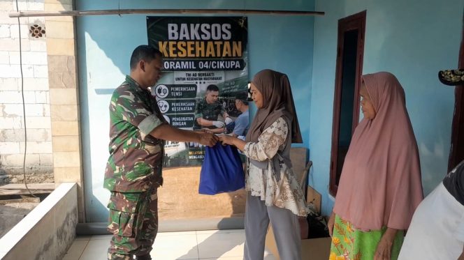 
					Koramil 04/Cikupa Gelar Komsos dan Bakti Sosial Kesehatan Door to Door