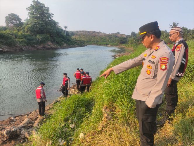 
					Kapolsek Cisauk Pimpin Langsung Pencarian Korban Diduga Hanyut di Sungai Cisadane
