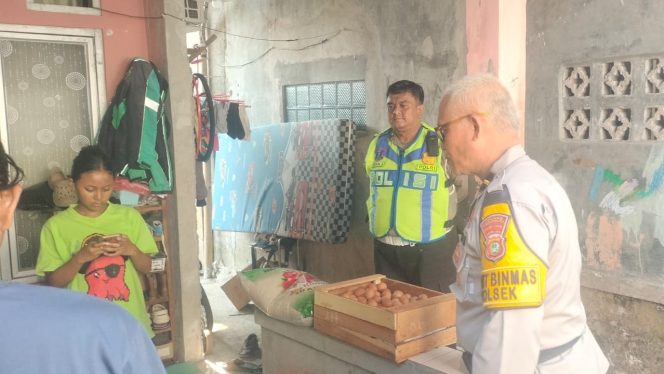 
					Polsek Cisauk Takziah ke Rumah Duka Korban Tenggelam di Sungai Cisadane, Sampaikan Belasungkawa dan Bantuan Sosial