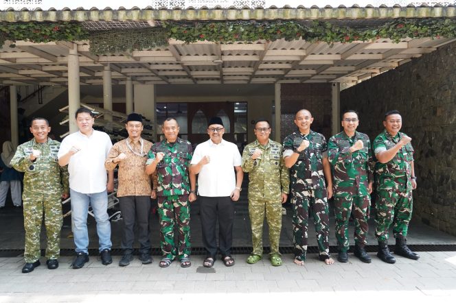
					Danrem 052/Wijayakrama perkuat sinergi dengan dunia pendidikan, siapkan generasi unggul berkarakter dan berwawasan kebangsaan.