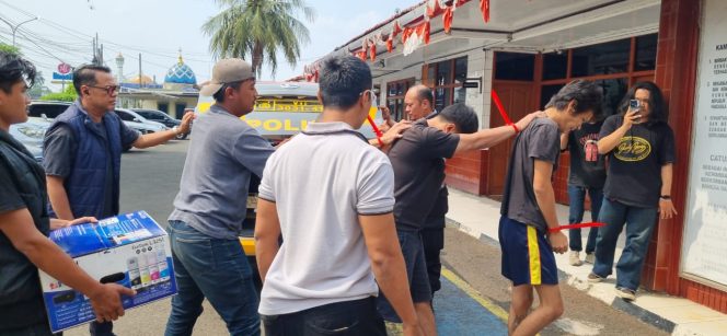 
					Tiga Pelaku Pencurian Dapur SPPG Ciputat Berhasil Ditangkap, Ribuan Ompreng Jadi Sasaran Pencurian