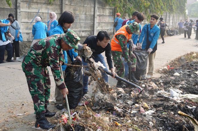 
					Korem 052/Wijayakrama Bersama Mahasiswa dan Pemda Bergerak Atasi Persoalan Sampah di Tigaraksa