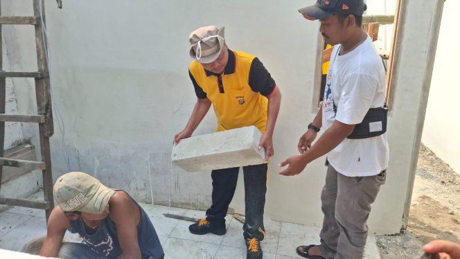 
					Program Bedah Rumah Kemerdekaan Polsek Kelapa Dua, Wujudkan Kepedulian Polri untuk Masyarakat